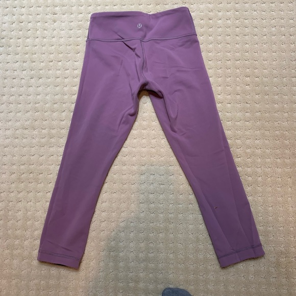 Lululemon reversible black and purple cropped leggings - Picture 4 of 5